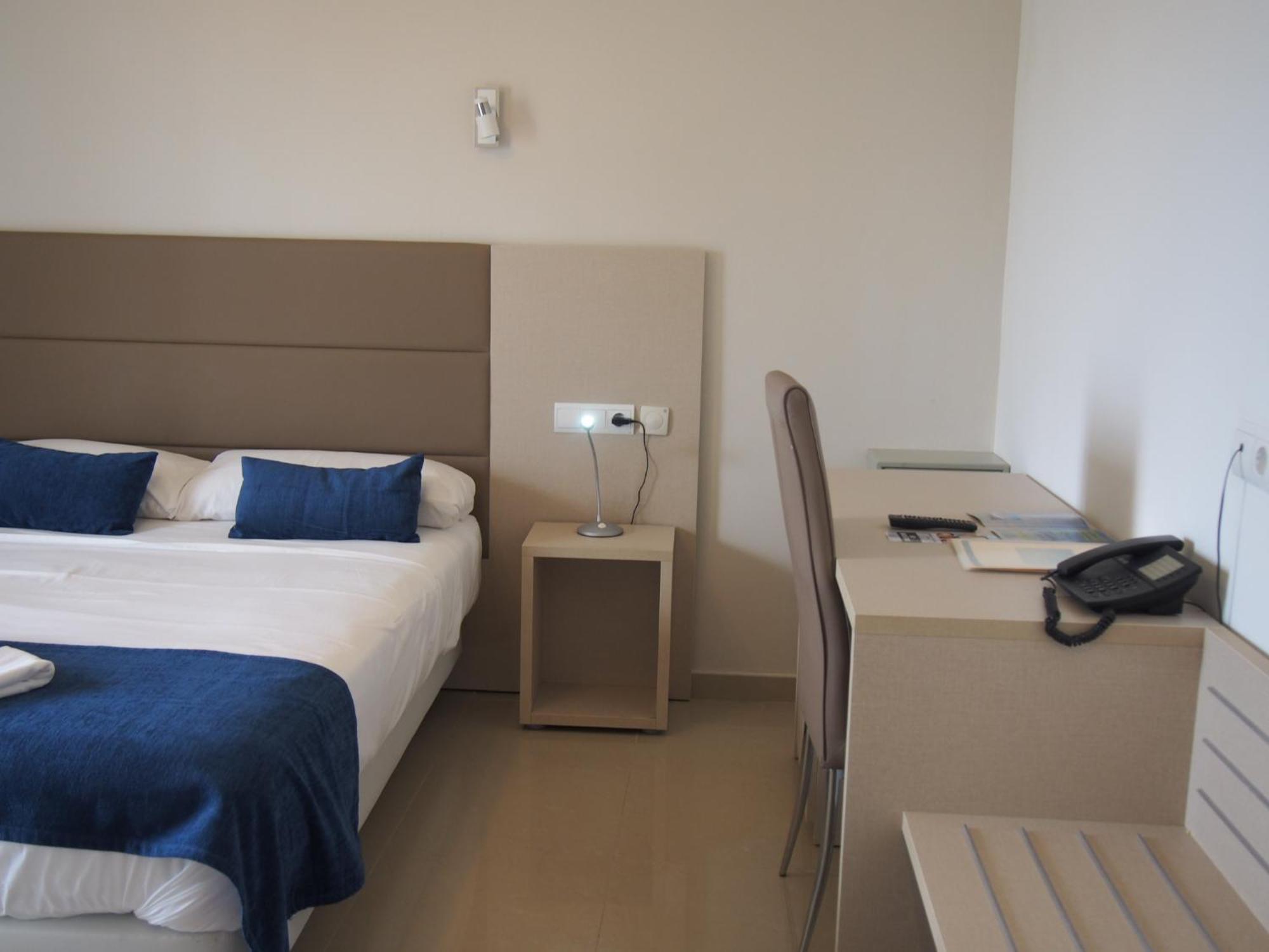 Hotel Roca Bella Es Pujols Luaran gambar