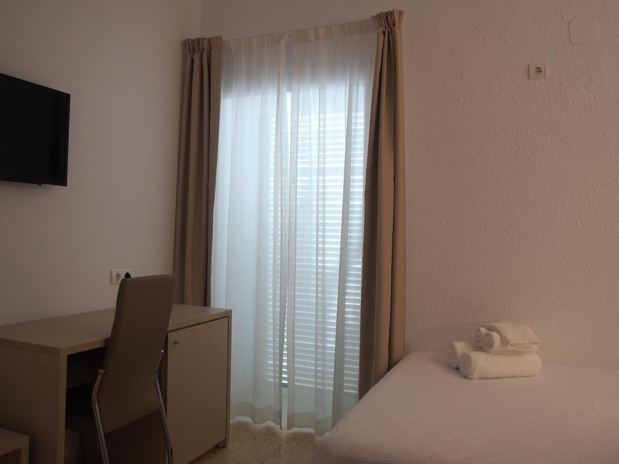 Hotel Roca Bella Es Pujols Luaran gambar