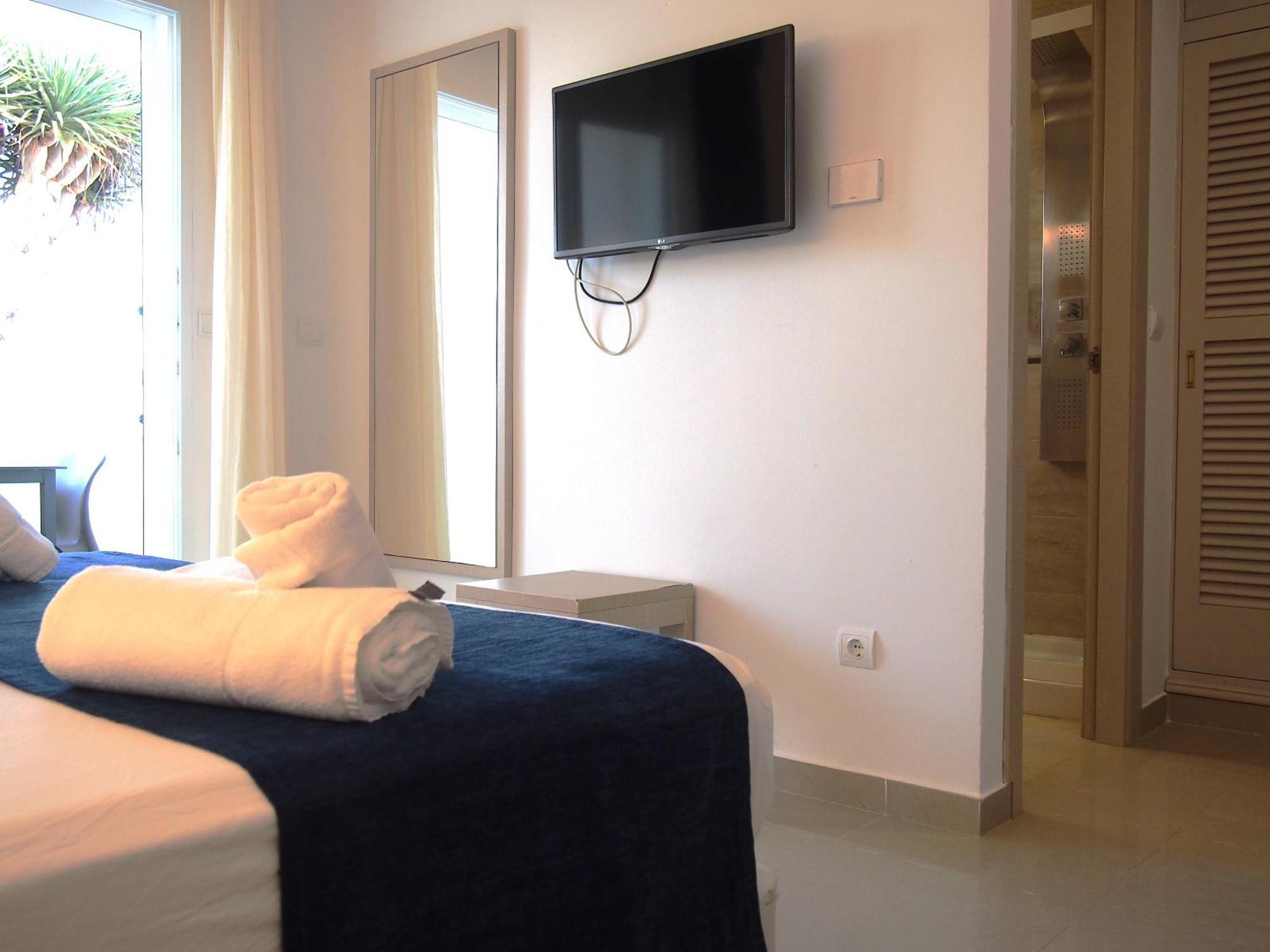Hotel Roca Bella Es Pujols Luaran gambar
