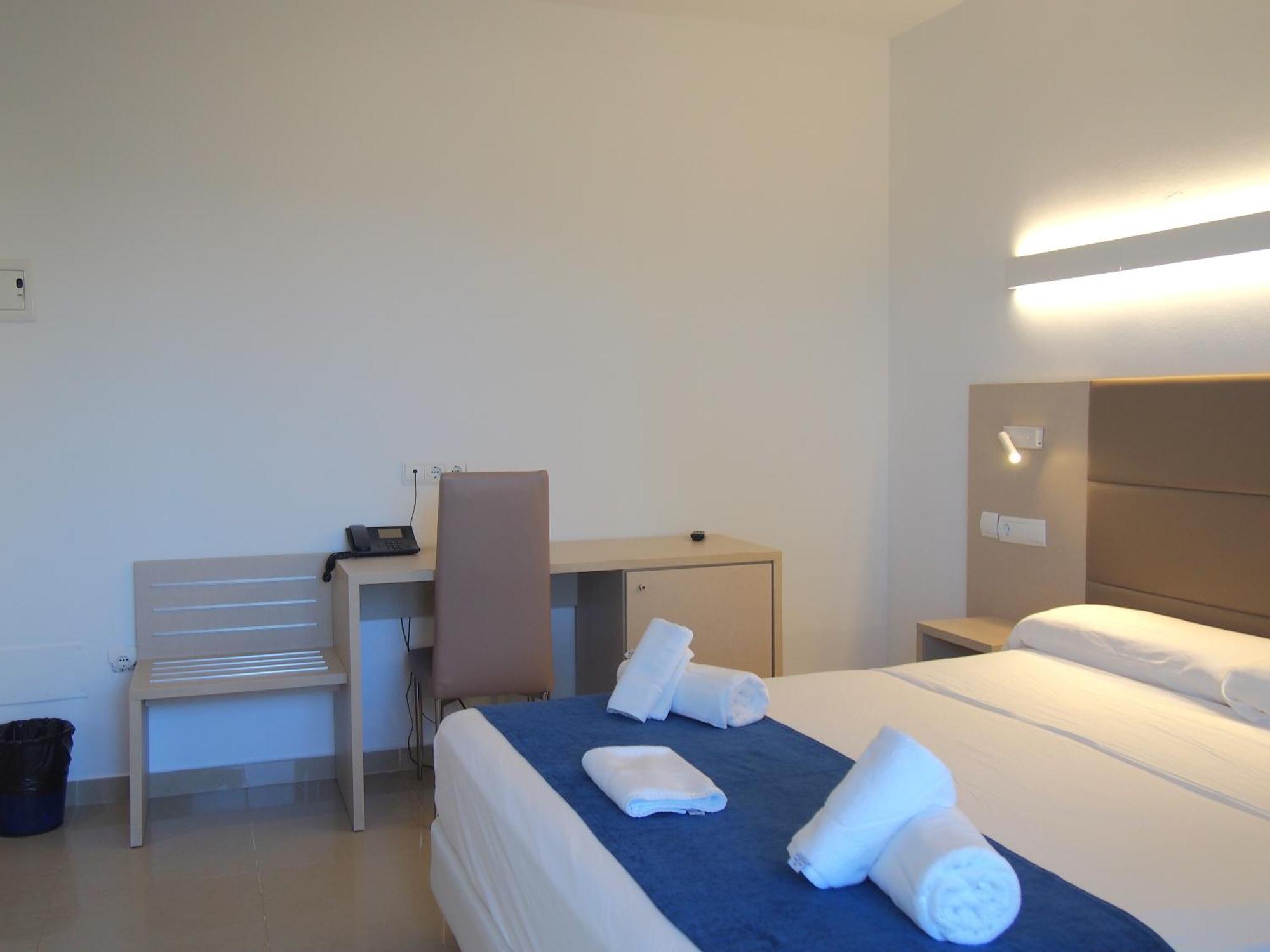 Hotel Roca Bella Es Pujols Luaran gambar