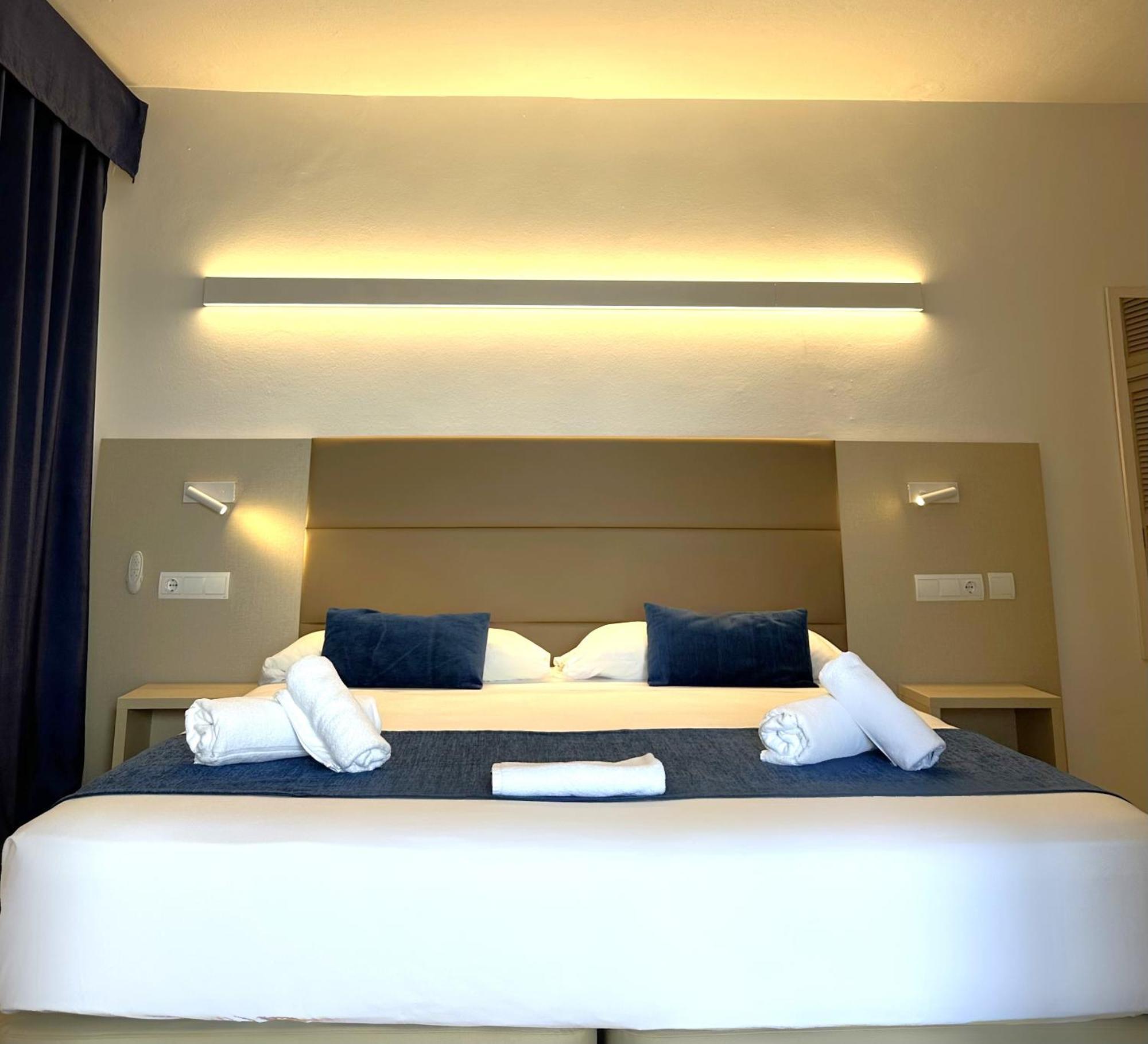 Hotel Roca Bella Es Pujols Luaran gambar