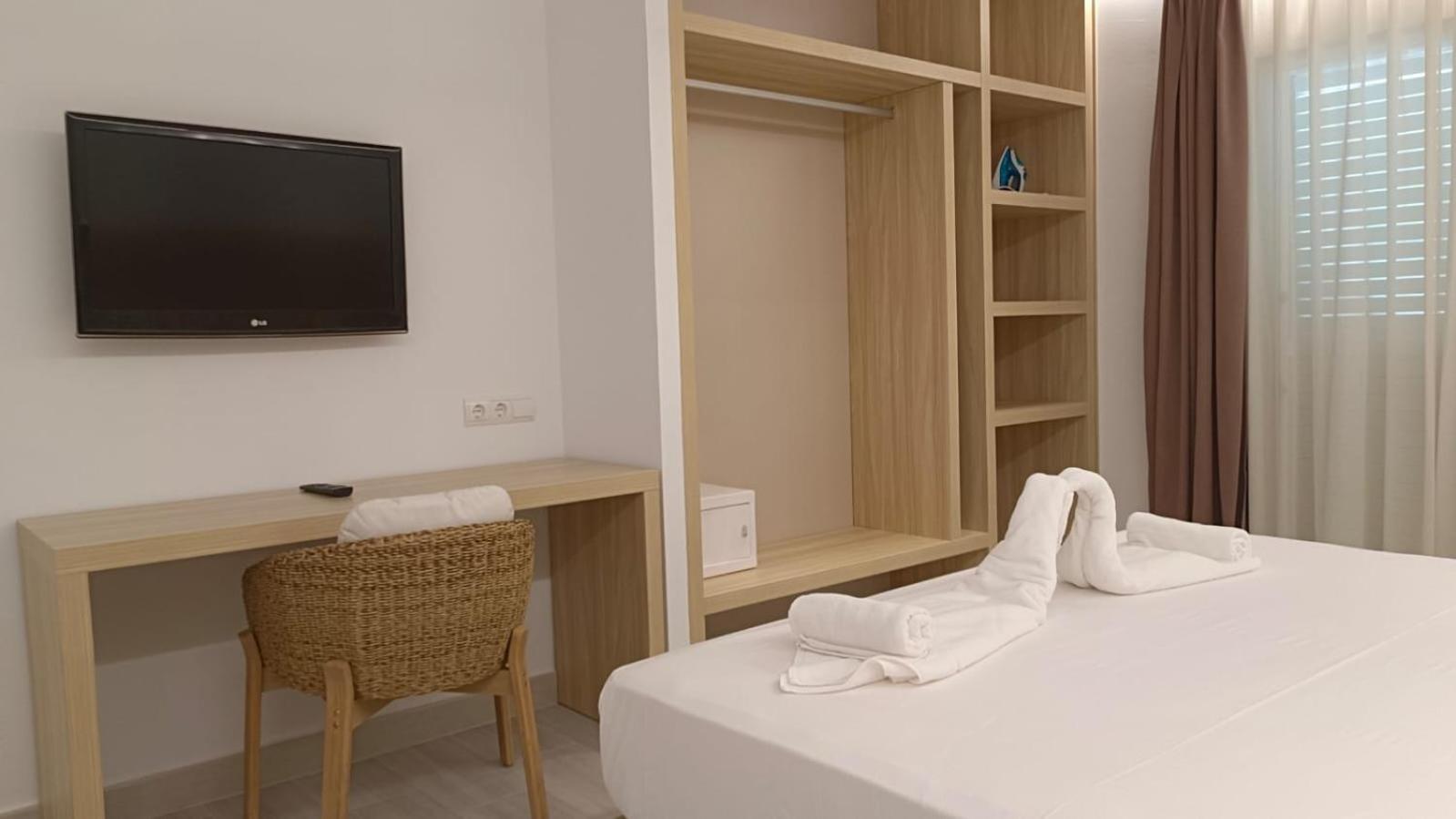 Hotel Roca Bella Es Pujols Luaran gambar